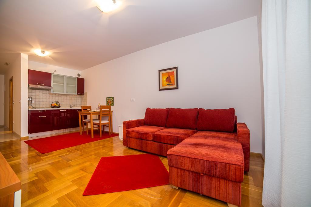 Apartments Kristina Makarska Exterior foto
