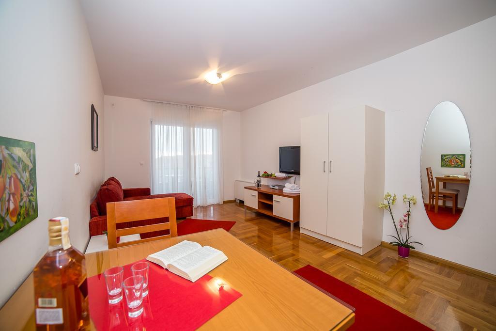 Apartments Kristina Makarska Exterior foto