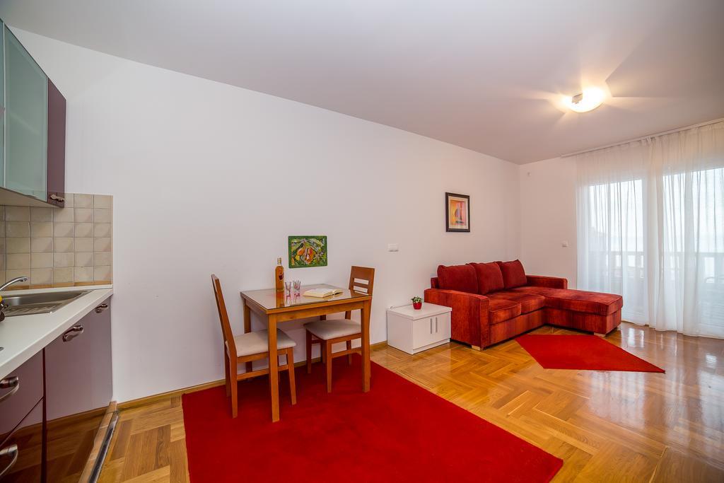 Apartments Kristina Makarska Exterior foto