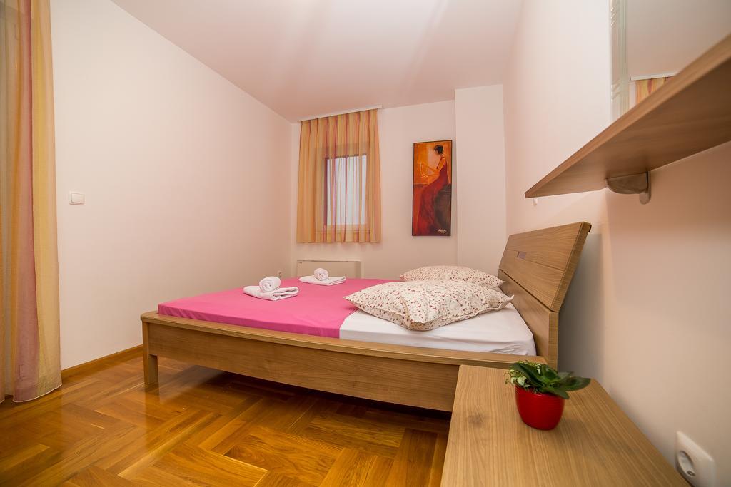 Apartments Kristina Makarska Exterior foto